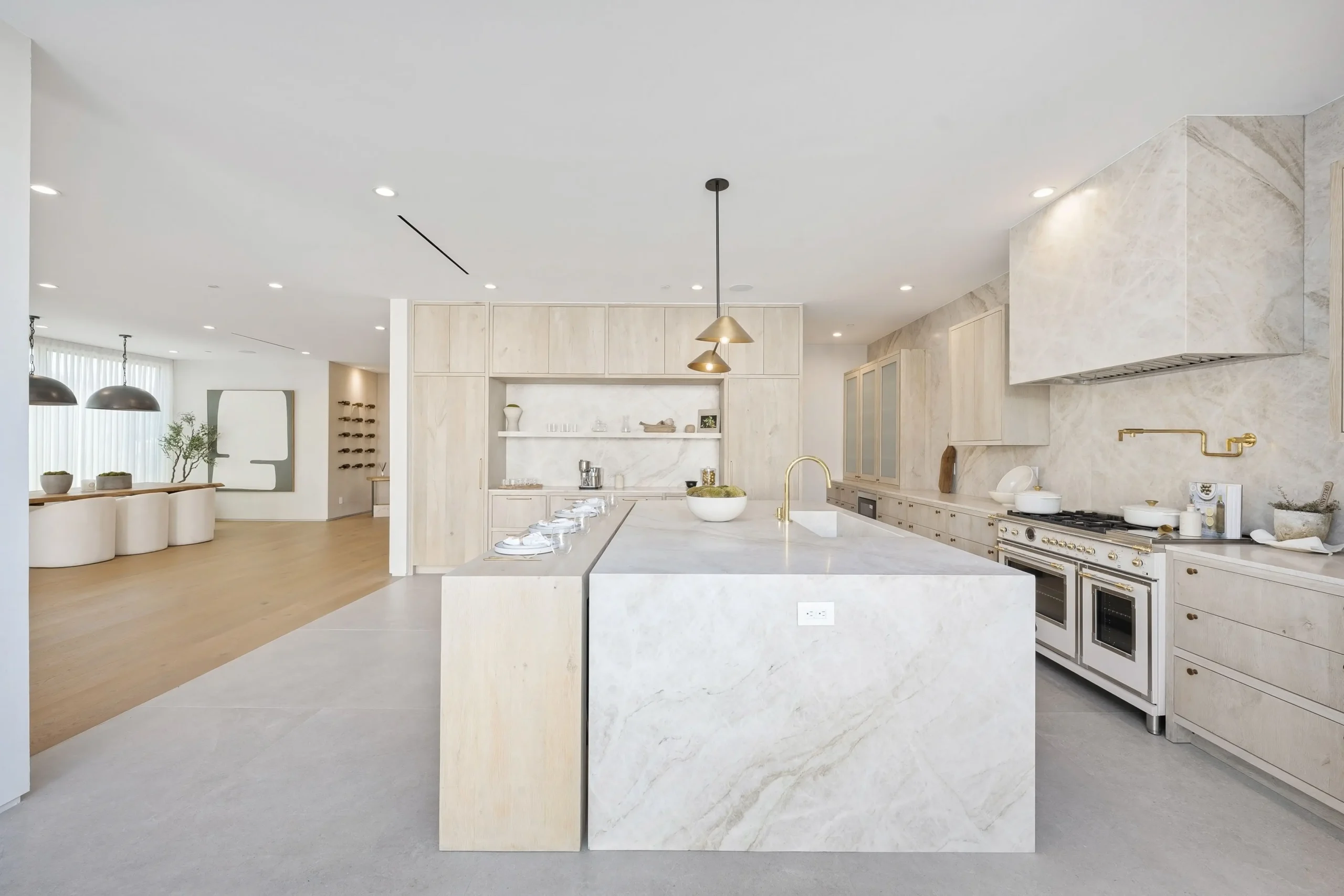 Porcelain tile flooring in Colonia, New Jersey